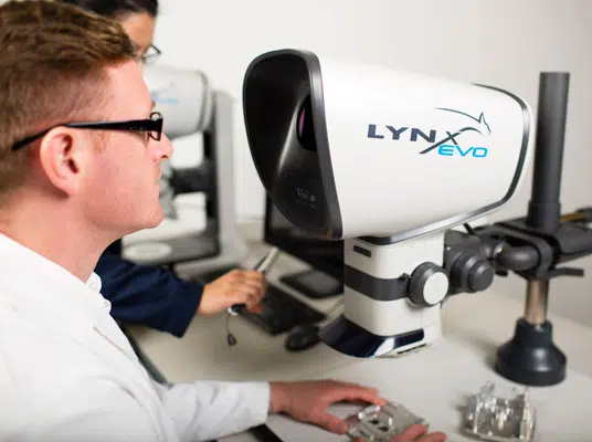 Lynx-EVO-innovation-1604-vision-318-536×400-1 Male technician operating Lynx EVO stereo eyepiece-less microscope